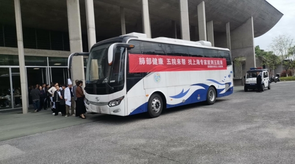 市五院体检科暖心办理健康证助企便民“零距离”