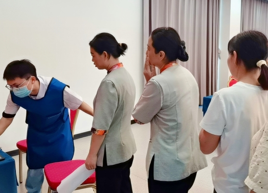 五院健康管理中心为高岭中国村提供健康证办理一条龙服务