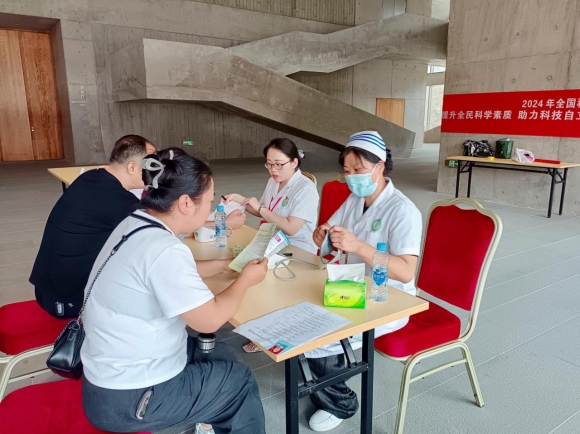 市五院走进紫晶宾馆开展健康体检宣教活动