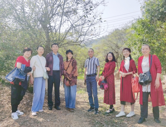 市五院开展退休职工重阳节活动