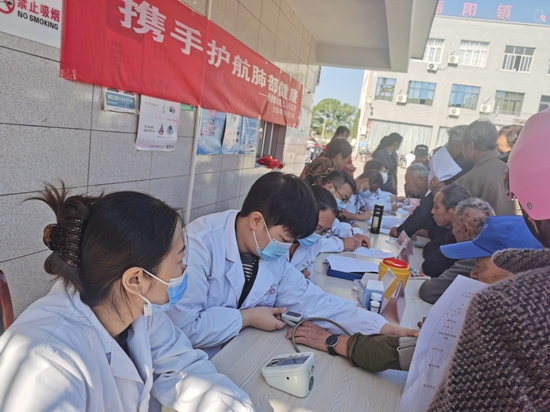 市五院走进丽阳镇卫生院开展大型义诊活动