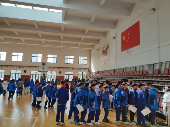 市五院为昌江区实验学校2024级新生开展全面体检