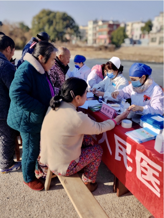 爱心义诊进乡村 健康服务暖人心