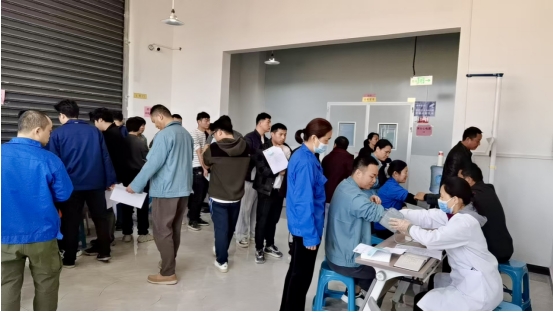 市五院为江西省奥德威新材料有限公司职工开展全面健康体检，助力企业安全生产
