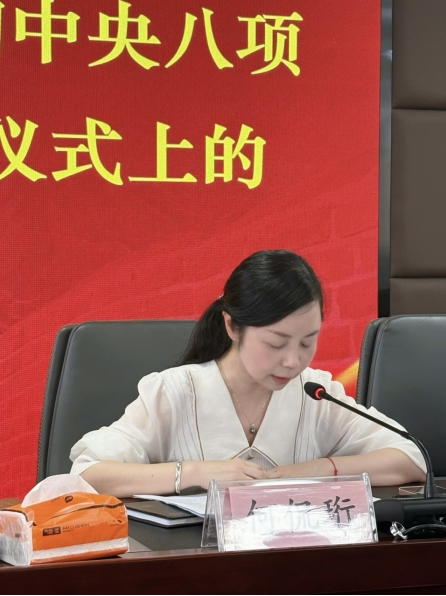 市传染病医院召开理论学习中心组(扩大)会议